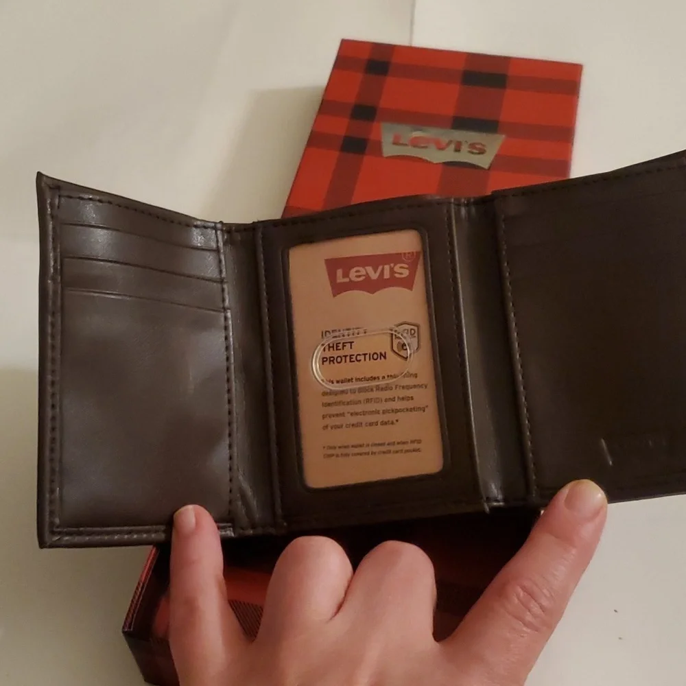 New mens real leather brown Levi's trifold wallet - Picture 3 of 7